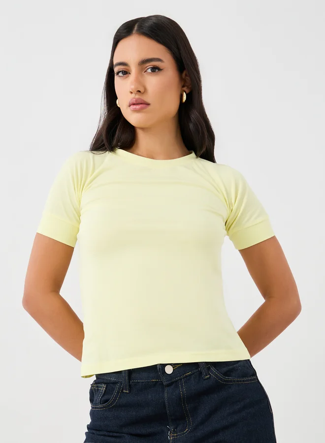 Styli Cotton Stretch Plain Round Neck Raglan Short Sleeve Fitted Cropped T-shirt 15