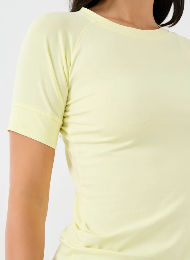 Styli Cotton Stretch Plain Round Neck Raglan Short Sleeve Fitted Cropped T-shirt 15