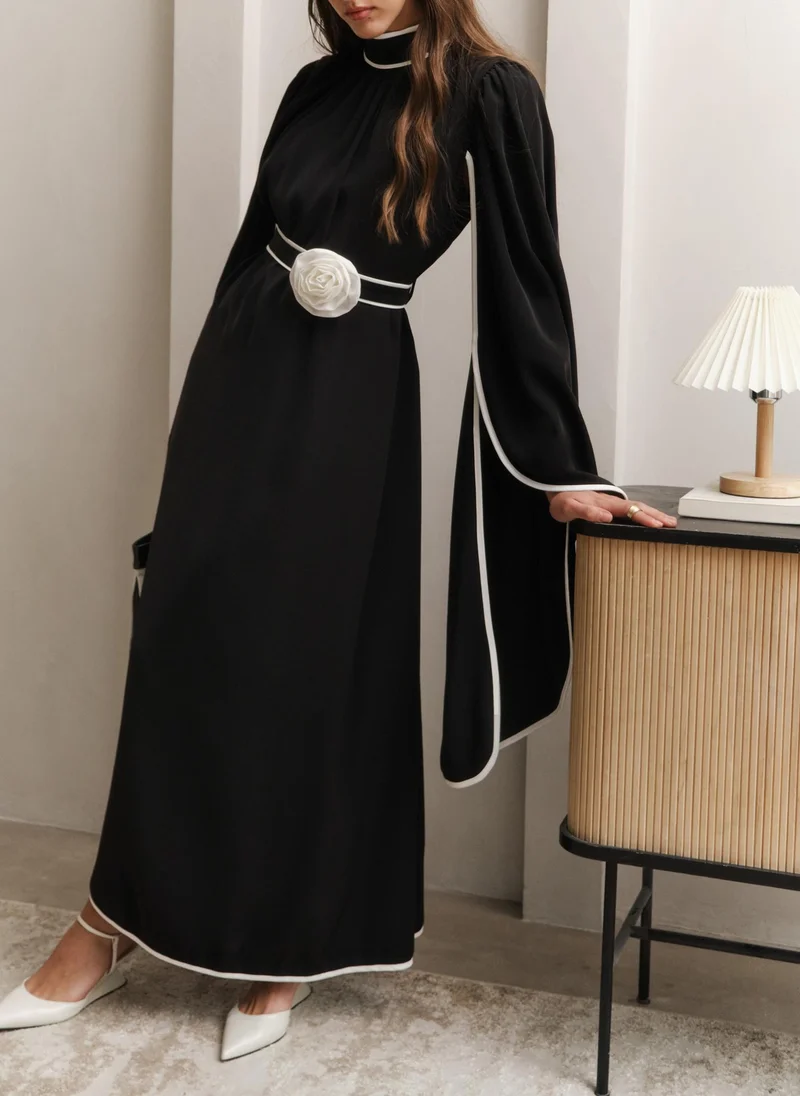 Lichi Maxi dress with contrasting edging and waistband flower
