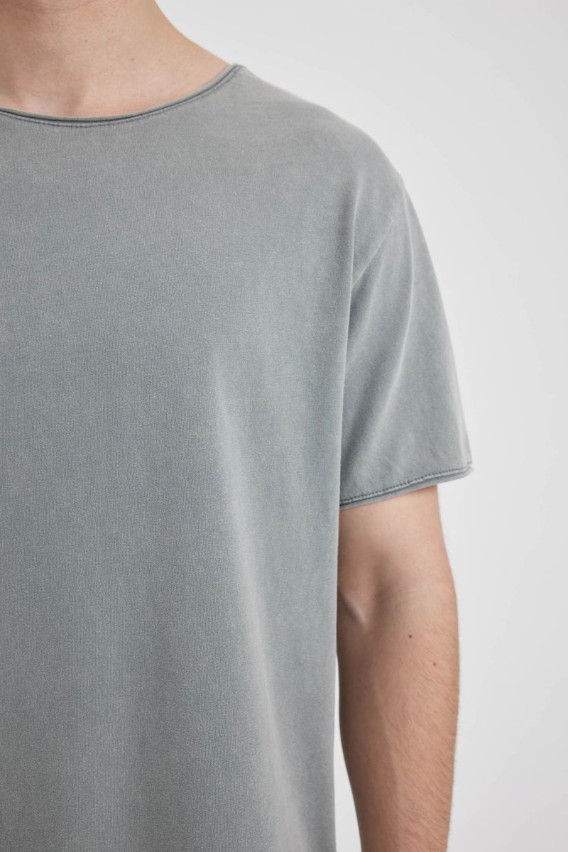 ديفاكتو تيشيرت بيزك نص كم قصة عادية برقبة مستديرة - Image 3