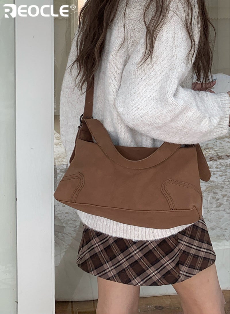 ريوكل حقيبة نسائية من الجلد الناعم بتصميم هوبو العتيق بحزام كتف قابل للتعديل وسحاب آمن تتميز بتفاصيل الحياكة المتقنة التي تمنحها طابعاً كلاسيكياً عصرياً مثالية للاستخدام اليومي ولتنسيقات الموضة المتنوعة - Image 1