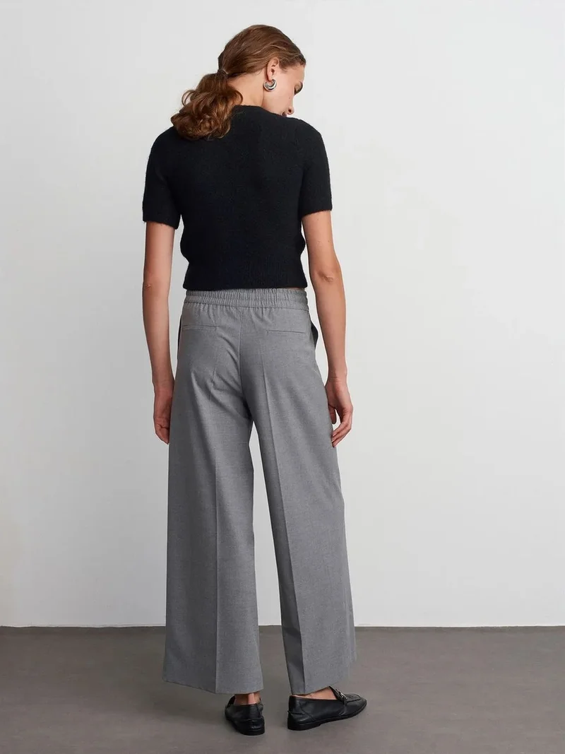 ديلفين Dilvin Wide-Leg Crepe Trousers With Drawstring Waist