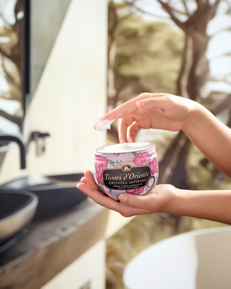Tesori d'Oriente: "Orchidea Della Cina" ("China Orchid") Body Cream - 300 Ml (10us Fl Oz) [ Italian Import ] - Image 2