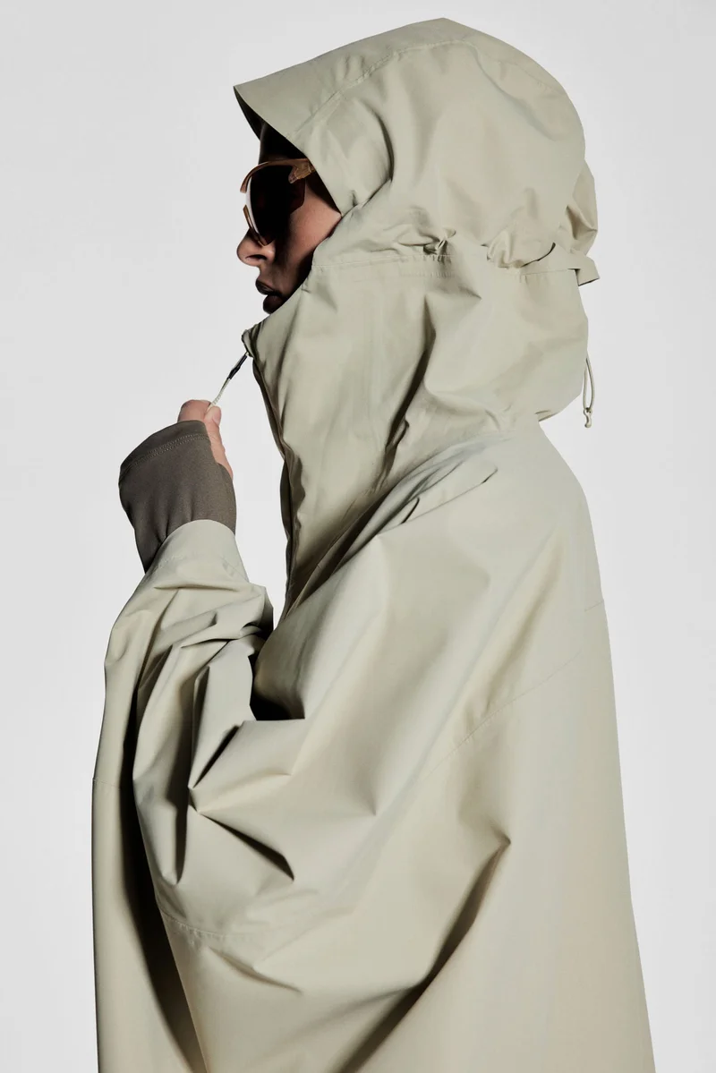 اتش اند ام جاكيت مقاوم للمطر من نسيج ستورم موف