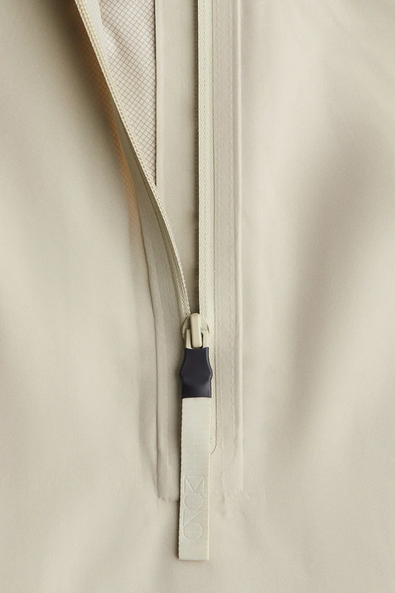 اتش اند ام جاكيت مقاوم للمطر من نسيج ستورم موف