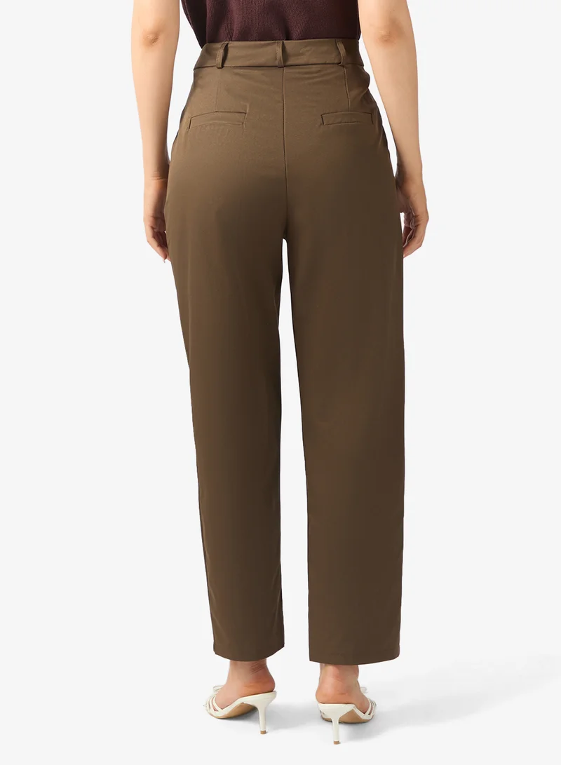 ايلا بنطلون بقصة مستقيمة