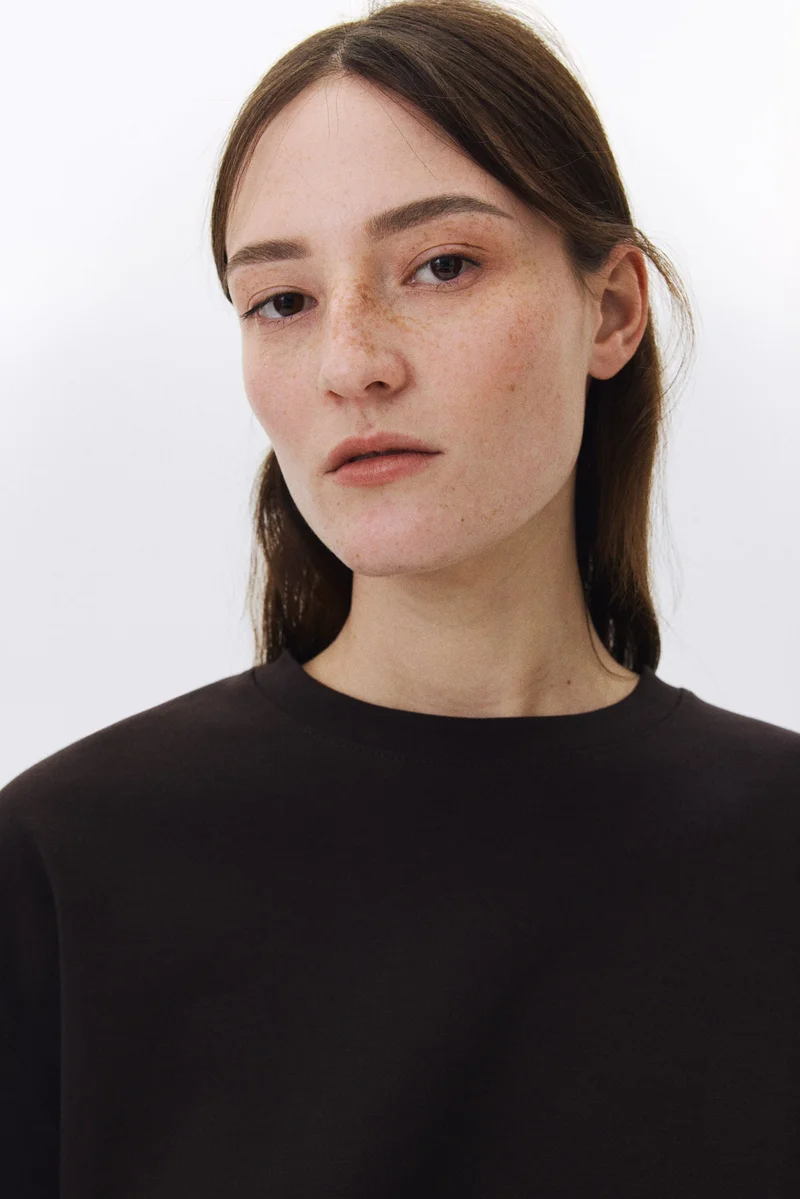 اتش اند ام تي-شيرت بتصميم بوكسي متداخل