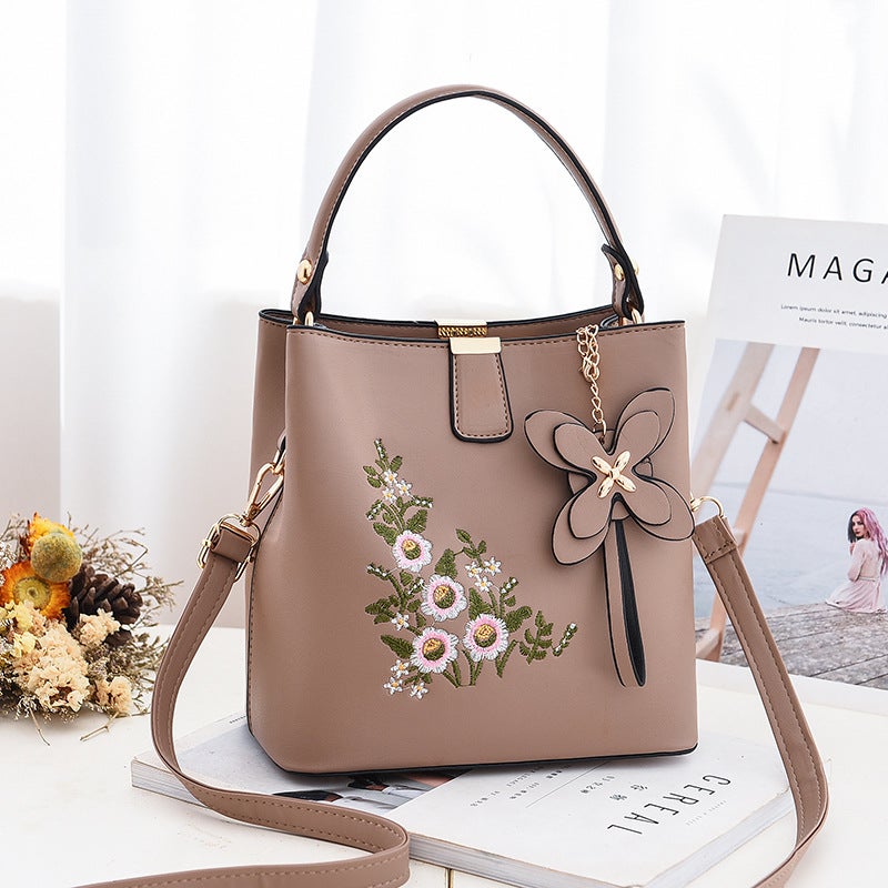 Embroidered New Fashion Handbag Middle-Aged Mother Simple Retro Shoulder Crossbody Bag Women'S Bag Shoulder Bag - Image 4
