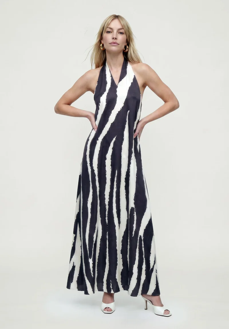ليلي وليونيل Belle Zebra Print Maxi Dress in Black and White