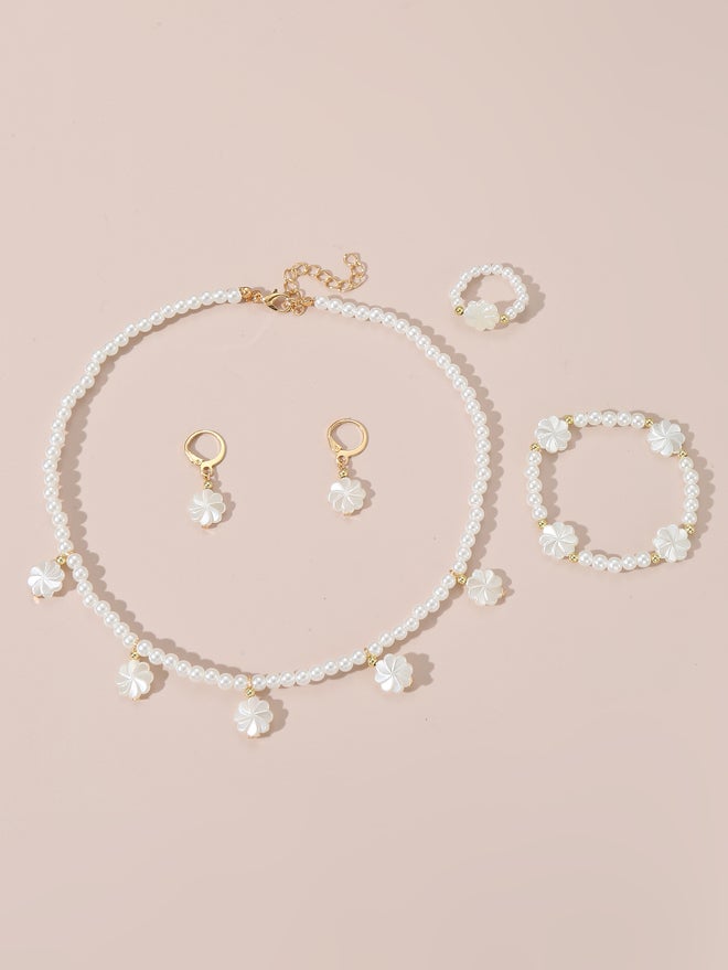 تايك تو طقم قلادة وسوار وأقراط وخاتم بقلادة زهرة ولؤلؤ صناعي من قطعتين  قطع - Image 3