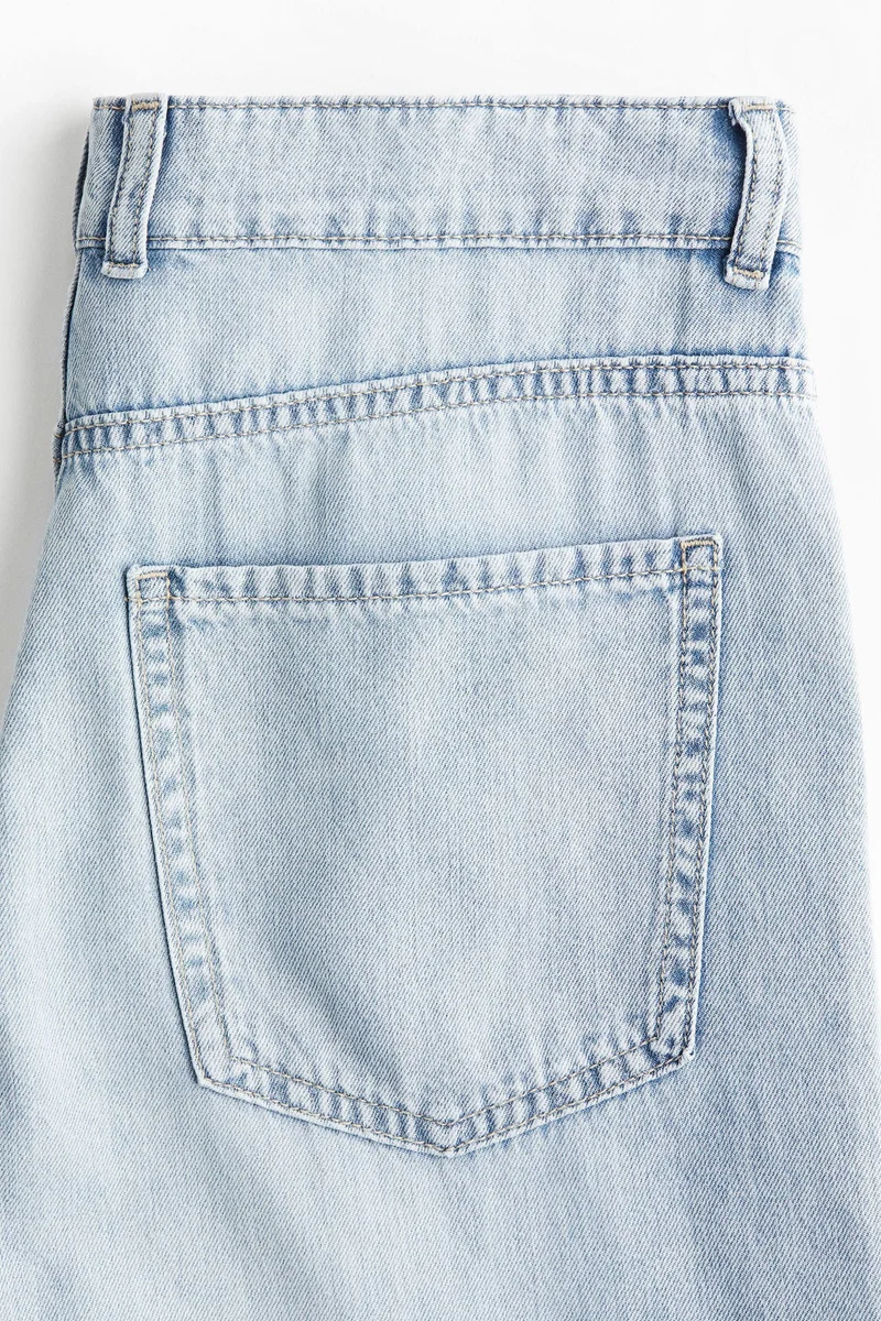 اتش اند ام جينز بقصّة أرجل واسعة وخصر عادي