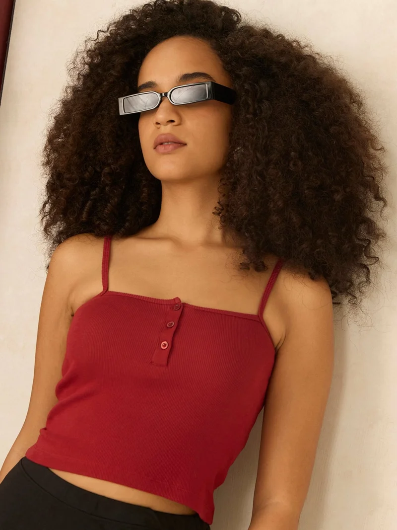 أوجيدر بلوزة كامي حمراء مضلعة بحمالات سباغيتي