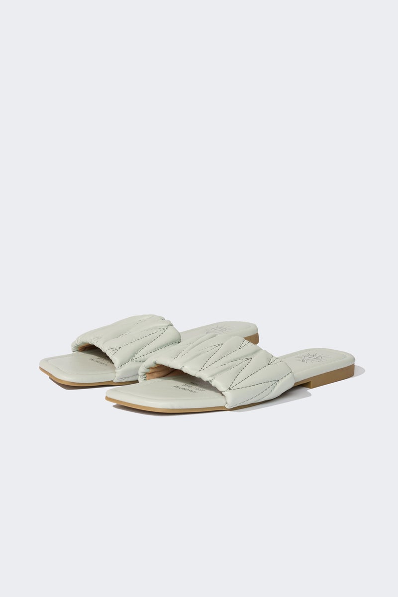 ديفاكتو شبشب حريمي جلد صناعي بكعب مسطح بتفاصيل خياطة - Image 1