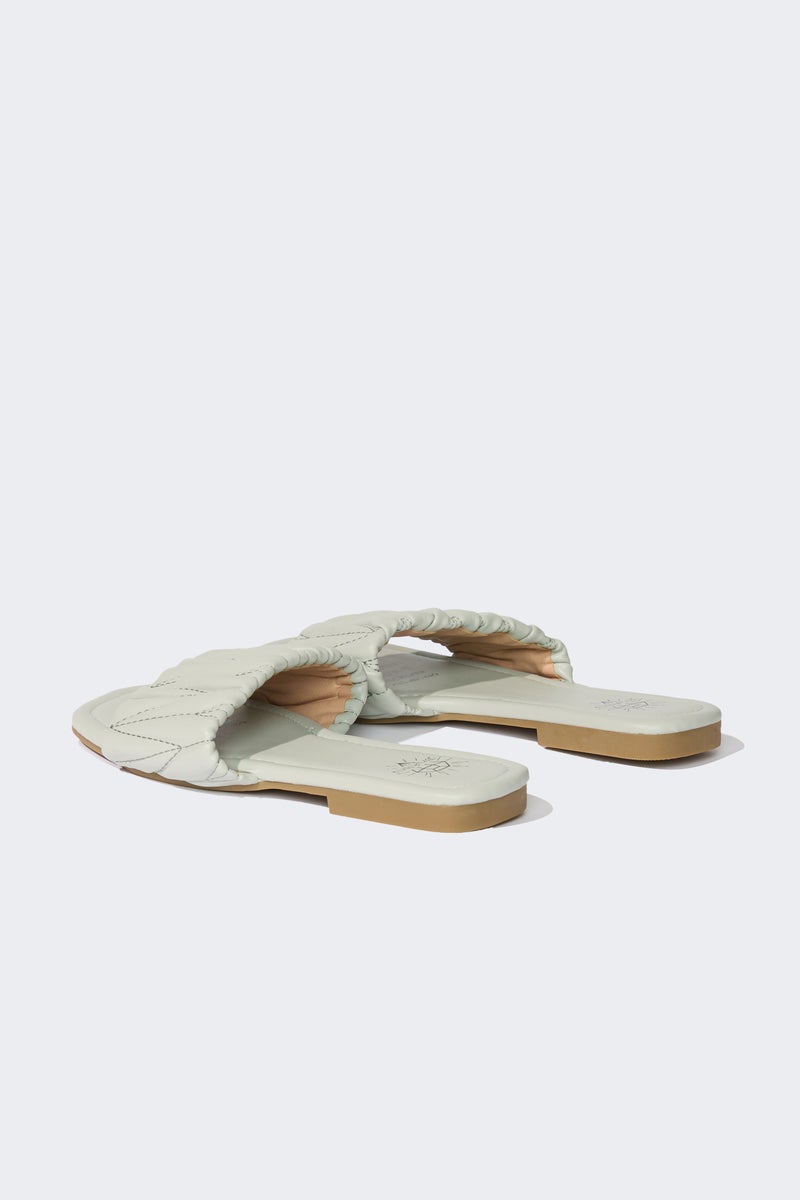 ديفاكتو شبشب حريمي جلد صناعي بكعب مسطح بتفاصيل خياطة - Image 3