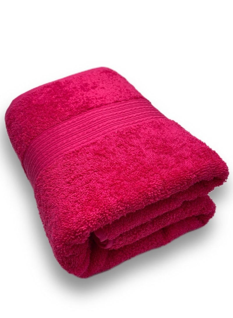 تى ام هوم استمتعي بلمسة من الفخامة والدفء مع فوطة TM HOME القطنية الفندقية بلون وردي غامق أنيق، المصنوعة من 100% قطن طبيعي طويل التيلة بجودة عالية ومعايير عالمية. تمنحك هذه الفوطة نعومة حريرية، امتصاصًا فائقًا، وتجفيفًا سريعًا لتجربة استخدام مريحة تدوم طويلاً.  يُبرز اللون الوردي الغامق مظهرًا راقيًا وفخمًا يناسب جميع أنماط الديكورات الحديثة والكلاسيكية، ليضيف لمسة من الأناقة والأنوثة في حمامك. النسيج القطني الكثيف يجعلها مثالية للاستخدام اليومي، حيث تجمع بين الراحة، المتانة، والنعومة الفندقية التي تشتهر بها منتجات TM HOME.  مواصفات الفوطة:  الخامة: 100% قطن طبيعي طويل التيلة  اللون: وردي غامق فاخر  الملمس: فائق النعومة وحريري الملمس  خاصية الامتصاص: امتصاص عالي وسرعة في الجفاف  الجودة: فندقية بمعايير عالمية  الاستخدام: مثالية للحمام، السبا، الجيم، أو السفر  العناية: قابلة للغسيل وتحافظ على اللون والملمس بعد الاستخدام المتكرر  مميزات الفوطة:  مصنوعة من القطن الطبيعي الخالص بدون ألياف صناعية  آمنة على البشرة الحساسة وخالية من المواد الكيميائية  نسيج عالي الكثافة يمنح امتصاصًا ممتازًا  لون وردي غا - Image 2