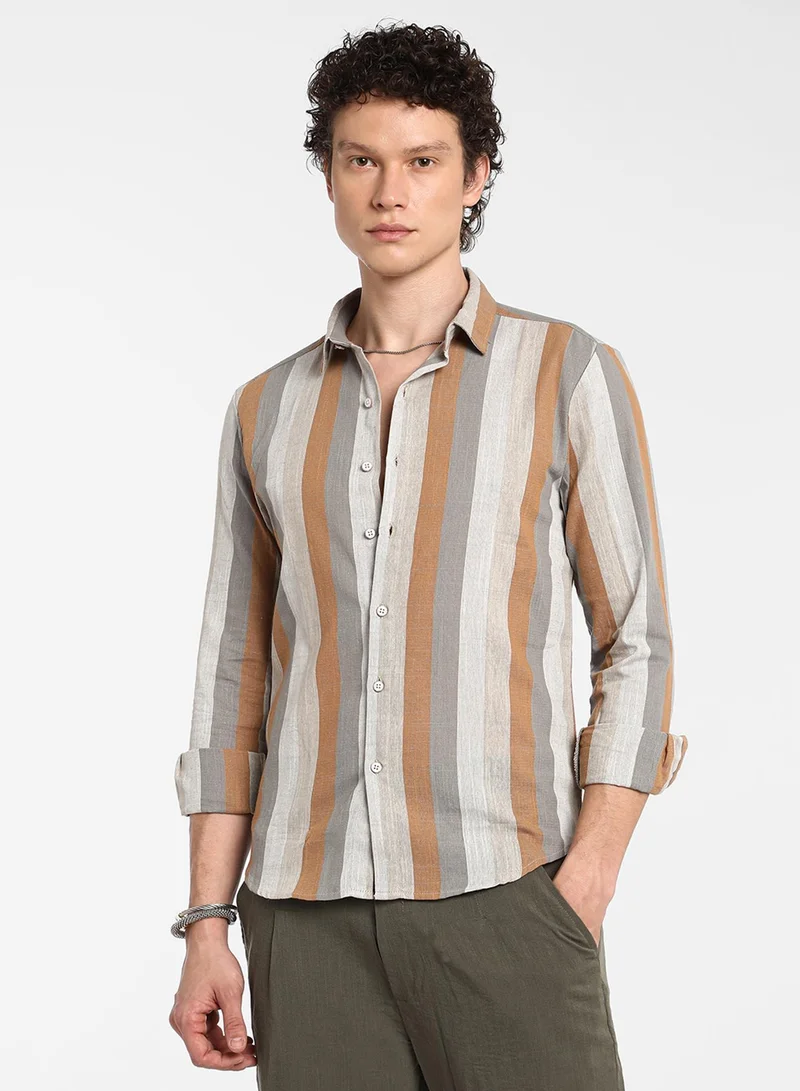 كامبوس سوترا قميص رجالي مخطط باللون البني النحاسي والبني الفولاني بياقة عريضة وأكمام طويلة للاستخدام اليومي