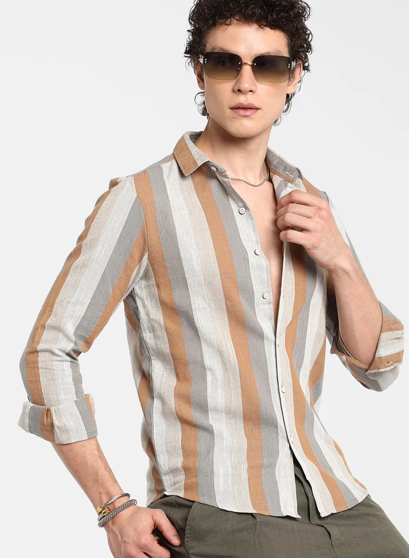 كامبوس سوترا قميص رجالي مخطط باللون البني النحاسي والبني الفولاني بياقة عريضة وأكمام طويلة للاستخدام اليومي
