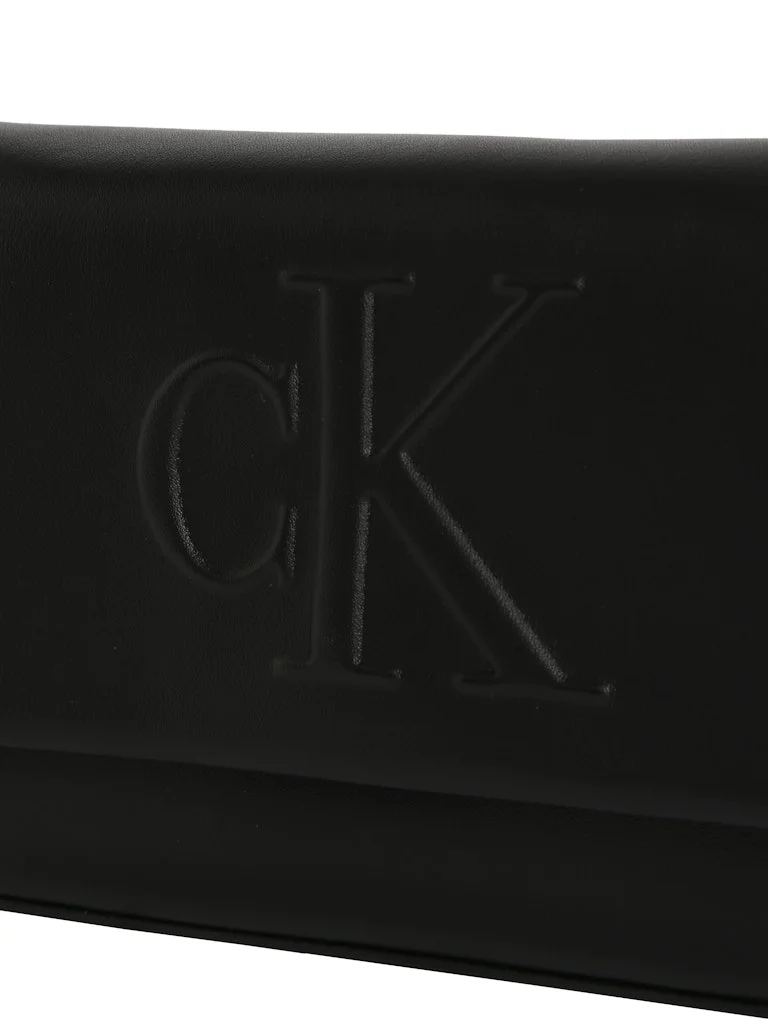 Calvin Klein Jeans Logo Detailed Shoulder Bag