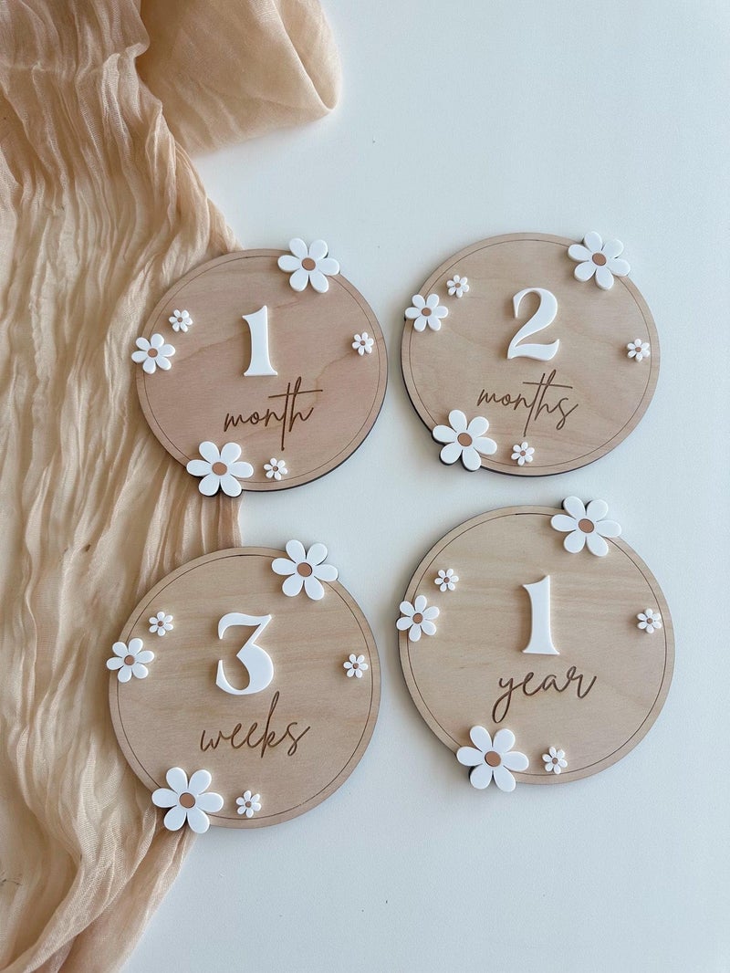 Curious Button Month Daisy Wooden Baby Milestone, Boho Baby Milestone, Milestone Props for Babies Photo, Monthly Baby Milestone Marker, Baby Growth. - Image 4