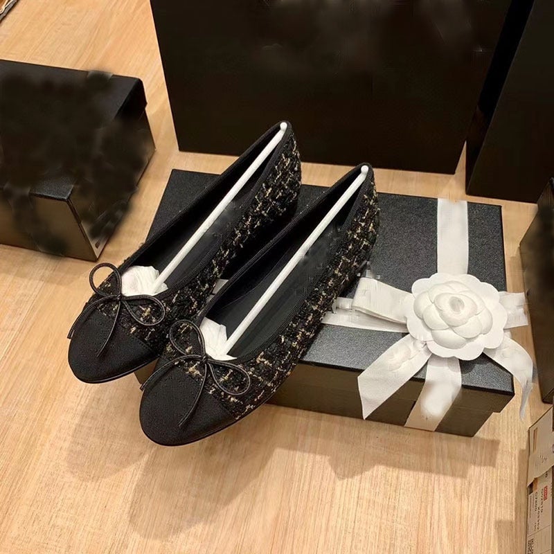 High version 22 new Chanel style flat shoes womens bowknot comfortable lazy shoes fragrant grandma low heel ballet shoes Black cloth flower