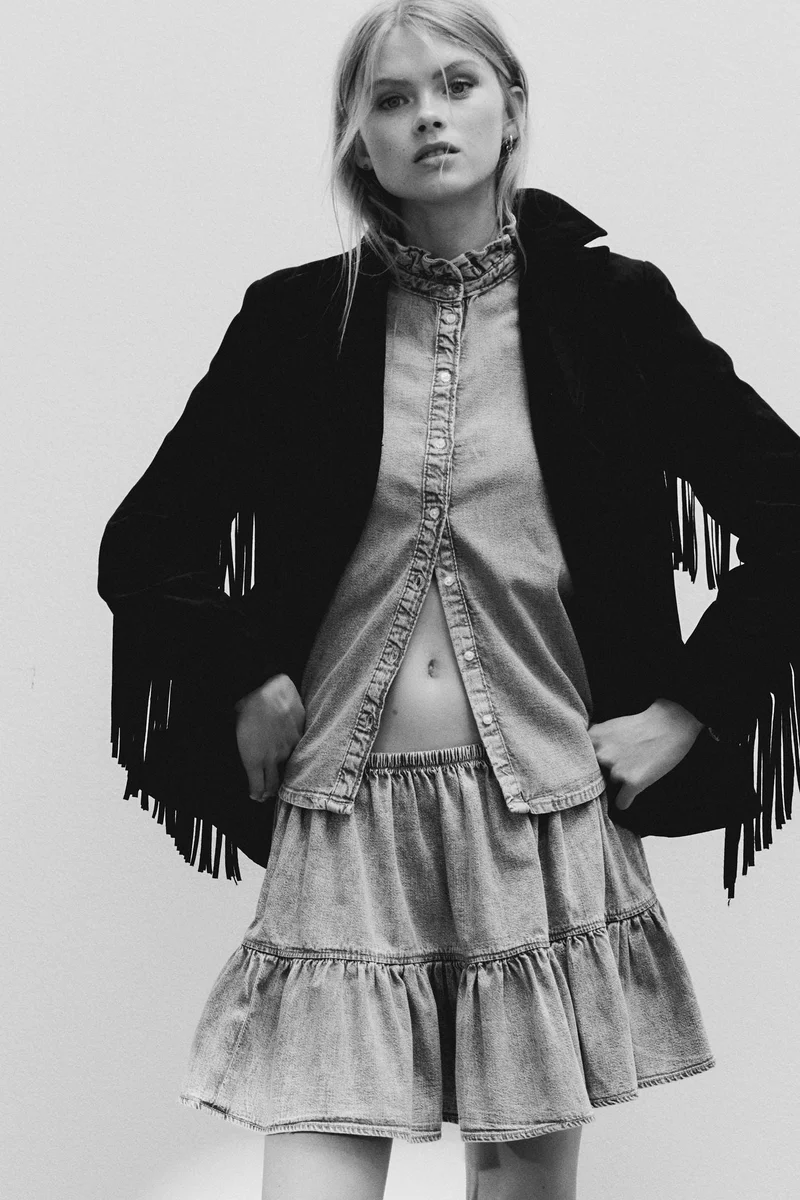 اتش اند ام تنورة ميني مزينة بكشكشة