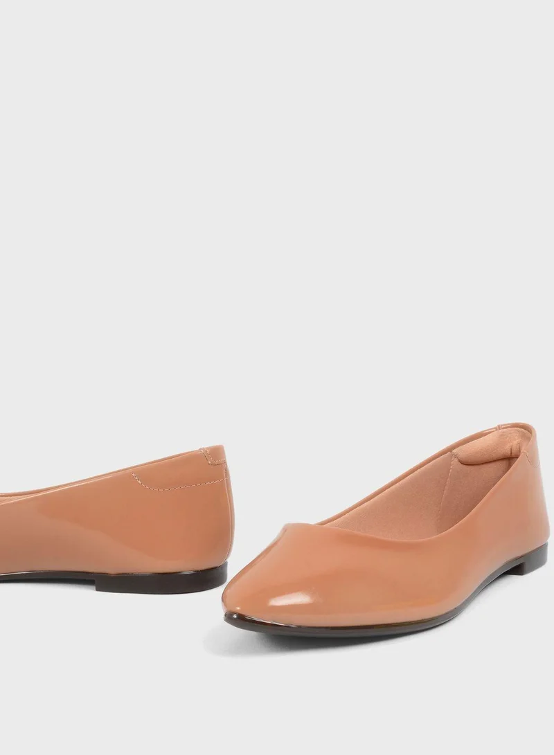 موليكا Pointed Toe Ballerinas