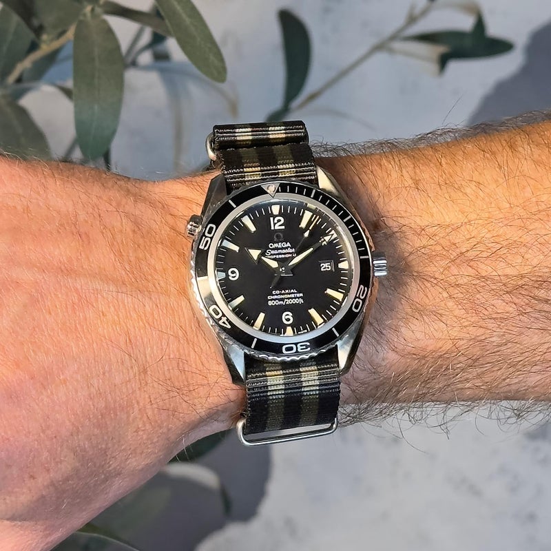 BluShark حزام ساعة بلو شارك الأصلي المصنوع من النايلون الفاخر - حزام ساعة بديل متين ومقاوم للماء للرجال والنساء | مشبك من الفولاذ المقاوم للصدأ | باليستيك، عسكري | بوند، 20 مم - Image 2