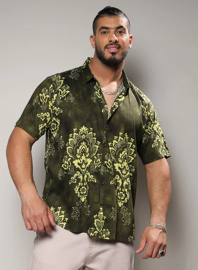 انستافاب بلس قميص رجالي إثني بنقوش الغابة أخضر بياقة ممتدة وأكمام قصيرة من رايون سلوب ليكرا
