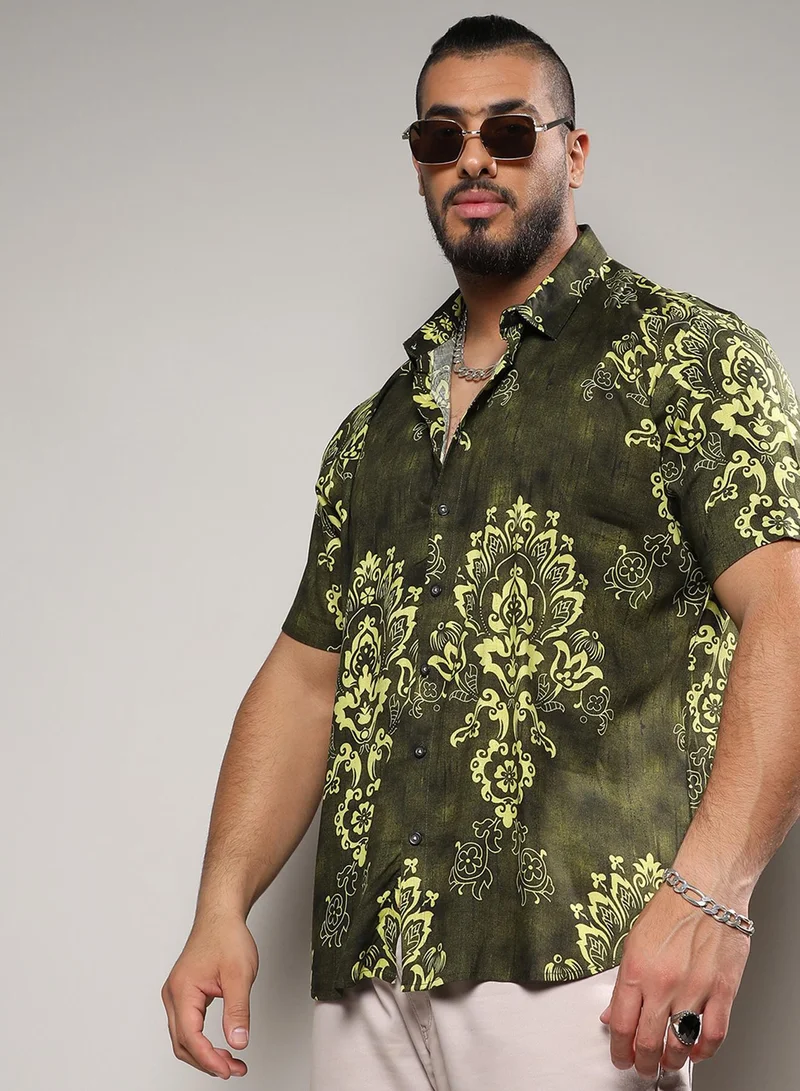 انستافاب بلس قميص رجالي إثني بنقوش الغابة أخضر بياقة ممتدة وأكمام قصيرة من رايون سلوب ليكرا