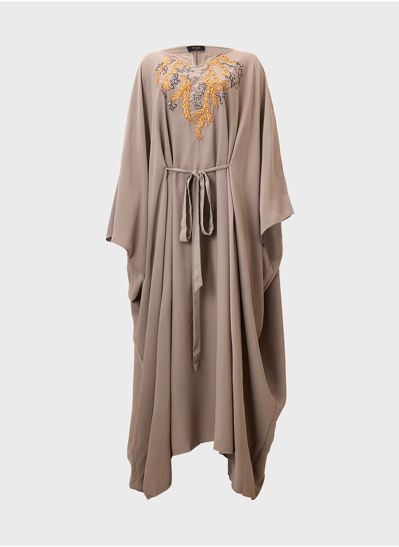 خزانة Plus Size Embroidered Kaftan