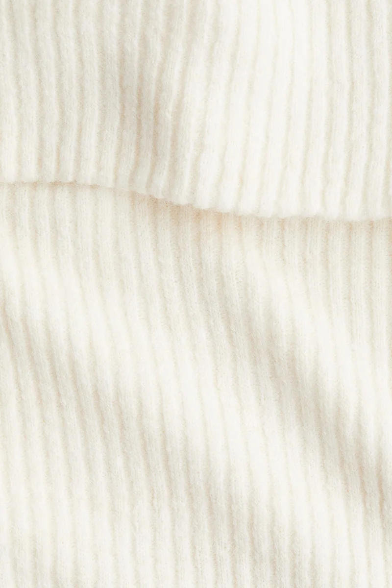 اتش اند ام بلوزة من نسيج مرن بدون أكتاف