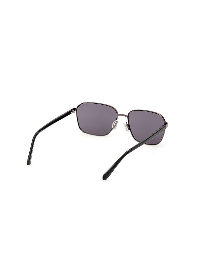 GUESS Men's UV Protection Rectangular Shape Sunglasses - GU0011708A59 - Lens Size: 59 Mm - Shiny Gunmetal  - Image 5