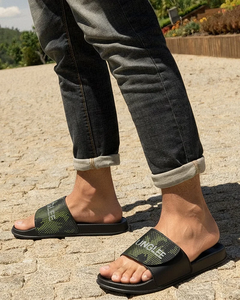 بيواكوف شباشب رجالي سوداء بطبعة جانجلي بشريط لاصق