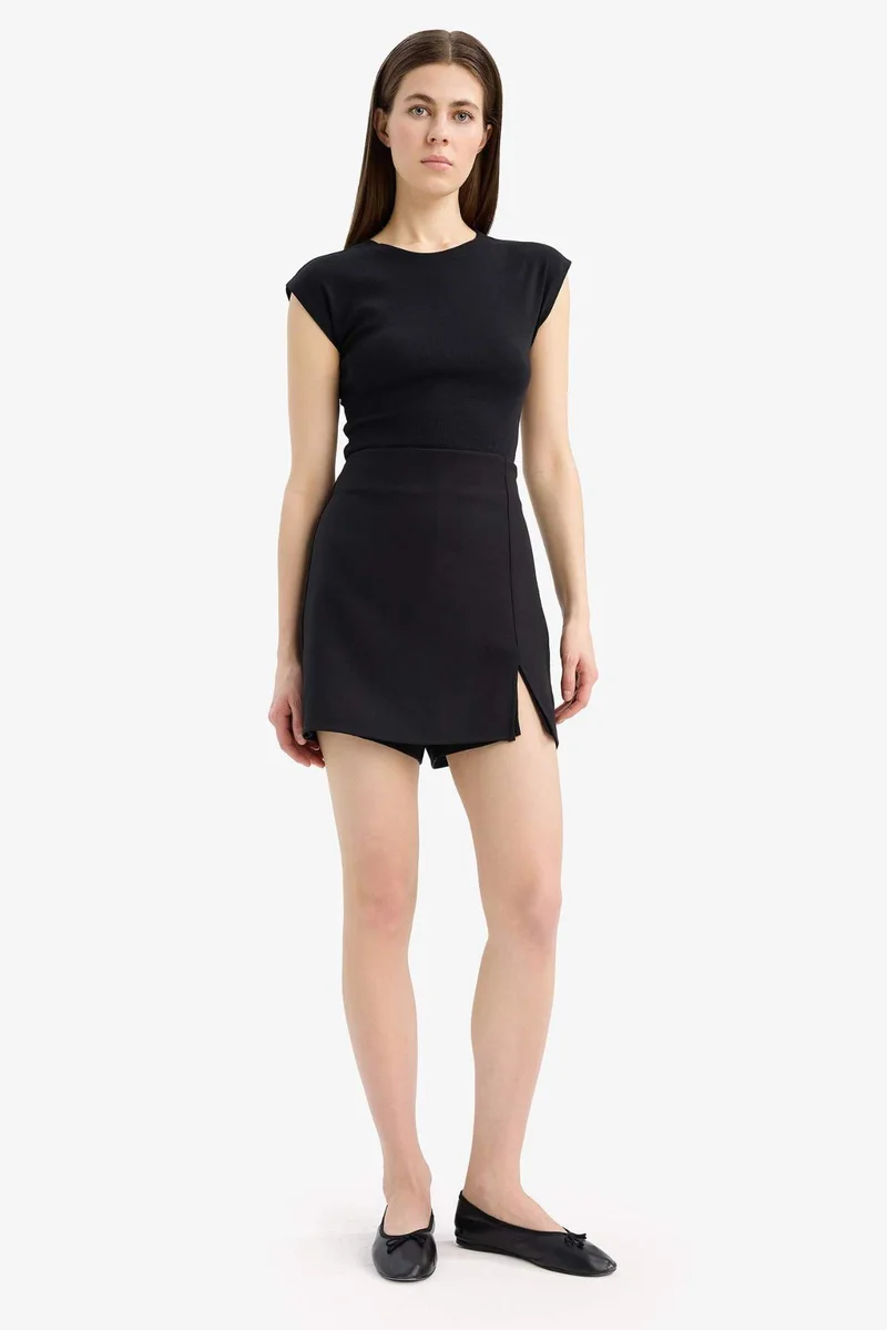 ديفاكتو Normal Waist Skort