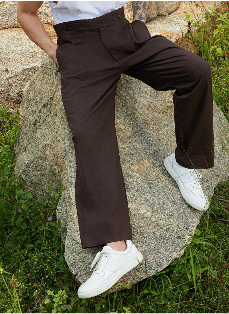 كامبوس سوترا Campus Sutra Men's Midnight Black Solid Tailored Trousers For Casual Wear | Relaxed Fit | Low-Rise | Button Closure | Trousers Crafted With Comfort Fit For Everyday Wear