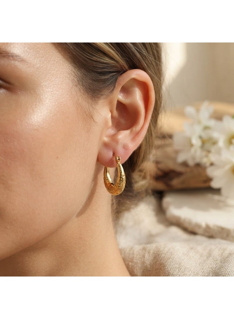 Luxuria Elegant crescent-shaped earrings with a distinctive hammered finish. Women's jewelry. - Image 3