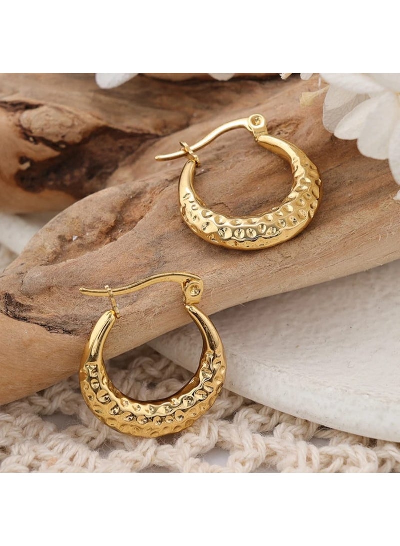 Luxuria Elegant crescent-shaped earrings with a distinctive hammered finish. Women's jewelry. - Image 2