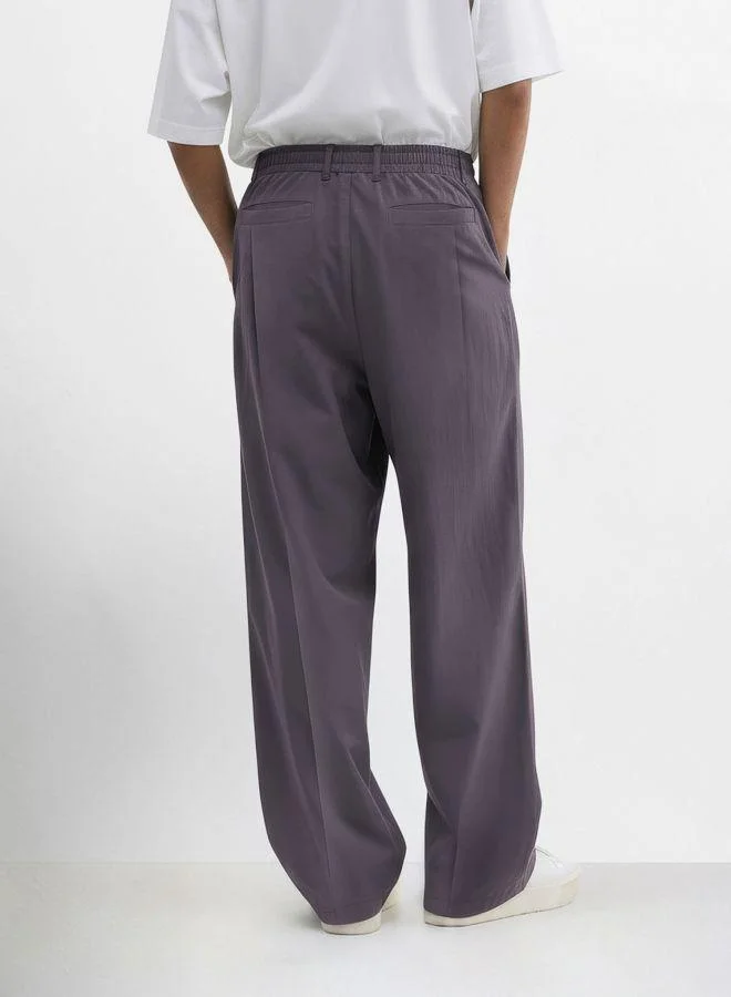 شركة المرآب الهندية Men Loose Fit Solid Cross Pocket Mid-Rise Trousers