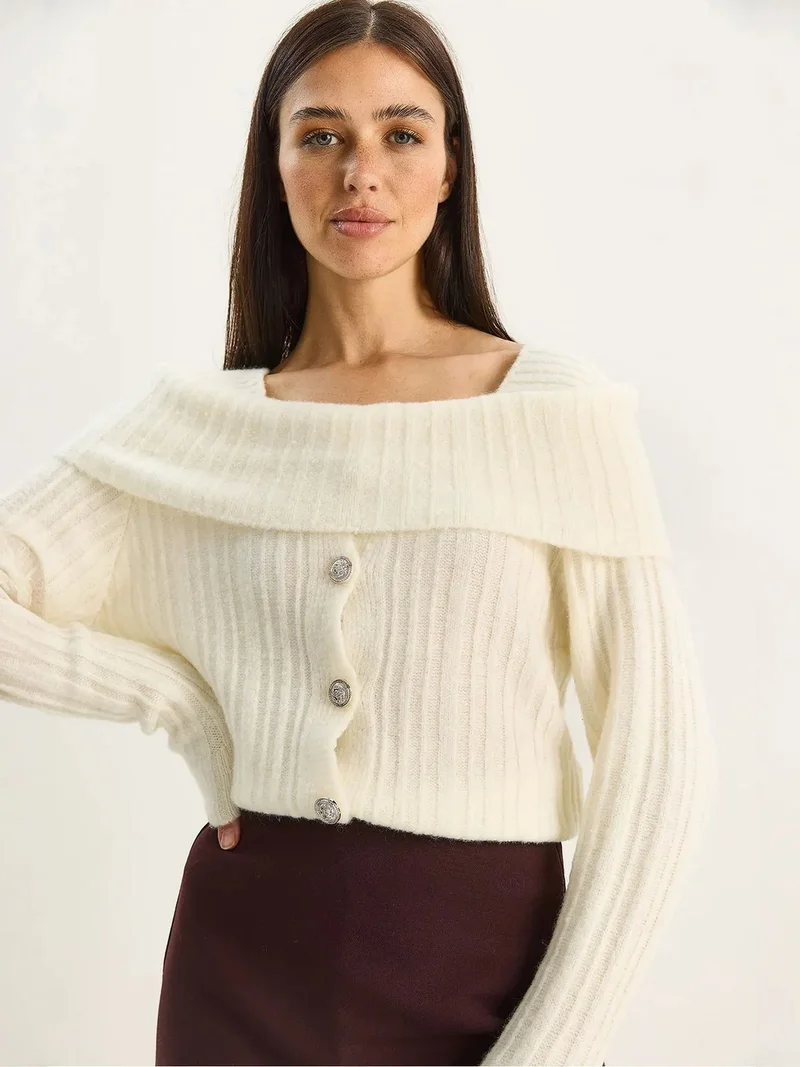 بيانكو لوتشي LUCCI Knit Sweater with Madonna Collar and Buttons