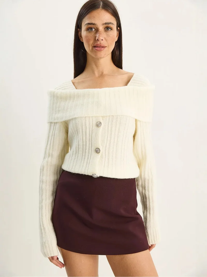 بيانكو لوتشي LUCCI Knit Sweater with Madonna Collar and Buttons