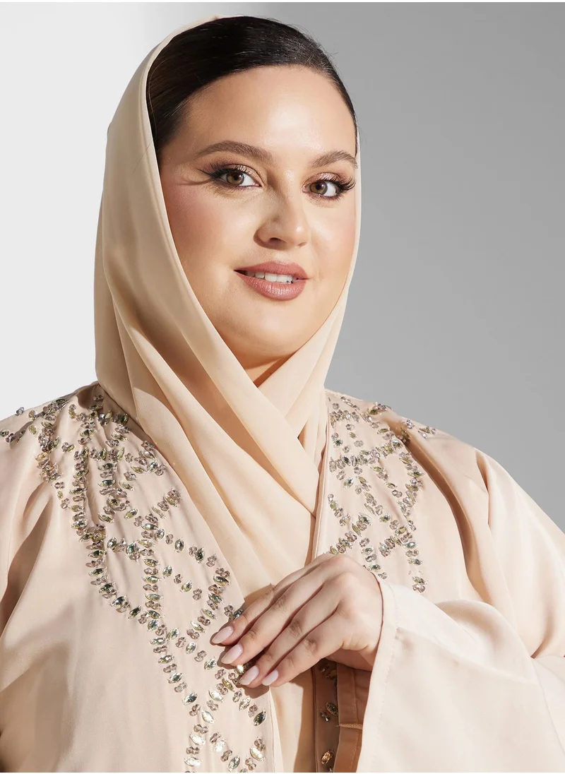 Khizana Plus size embellished detail abaya with sheila