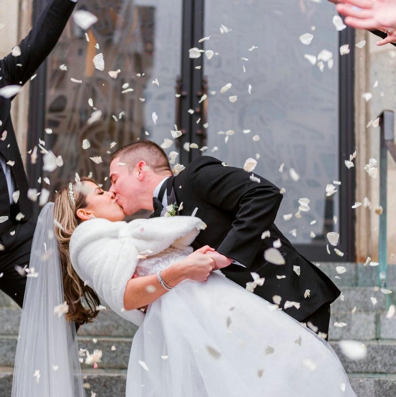 CODE FLORIST 1100 PCS Silk Rose Petals for Valentine's Day Fake Rose Petals for Romantic Night Wedding Proposal Anniversary Flower Decorations(Separated Scented Ivory) - Image 3