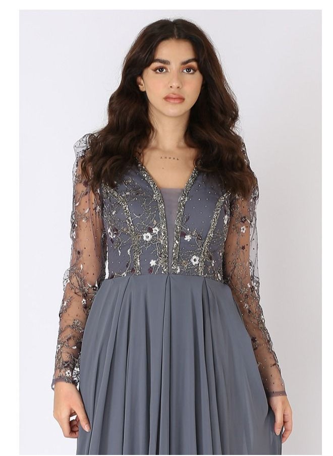 Dentek - Long evening dress of chiffon material, embroidered with a belted computer from the bottom, with a cloche cut - Image 1