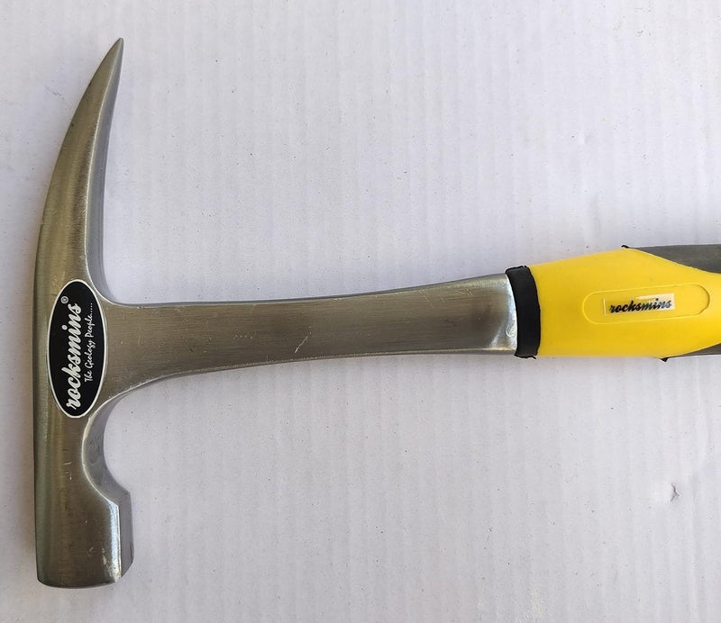 Rocksmins مطرقة جيولوجية ذات مقبض أصفر وأسود مدبب من الصلب الكربوني مستوردة 900-950 جرام تقريبًا 12 بوصة قطعة واحدة مع قبضة مطاطية مضادة للصدمات تشطيب معدني لعلماء الجيولوجيا والهندسة والتعدين - Image 3