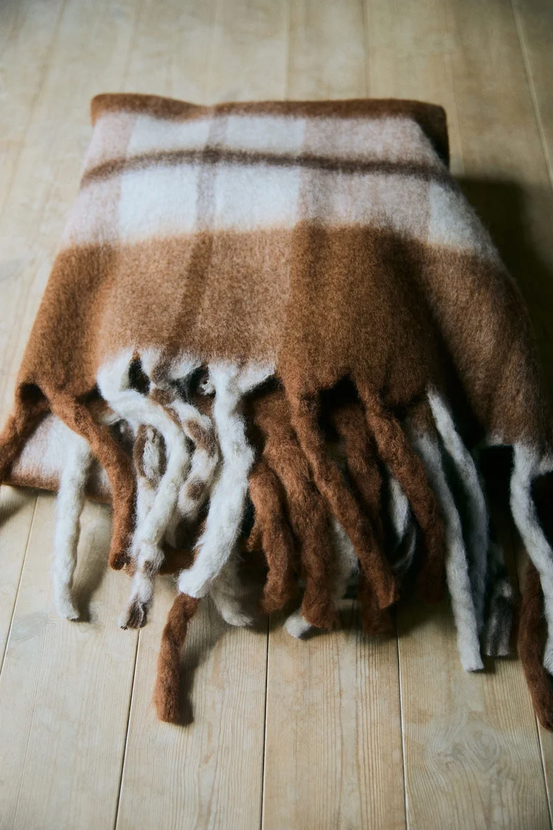H&M Patterned wool-blend blanket