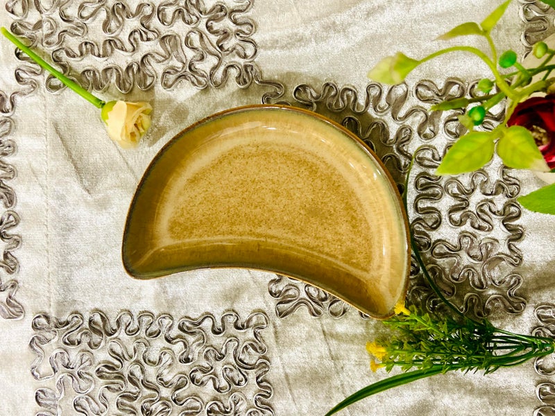 ALTAICA Prime Porcelain Serving Platter with Two Dip Bowls for Snacks, Starter - Perfect for Modern Kitchen- Half Moon Shape Platter Design Metallic Brown Colour - Image 5