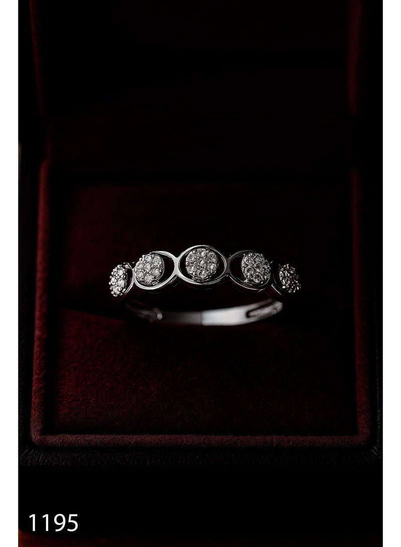 ثري دايموندز خاتم فضي حصري بخمس دوائر للنساء - مطلي بالبلاتين والروديوم، بحجارة زركون متلألئة، تصميم فاخر أنيق بأحجام متعددة - Image 2