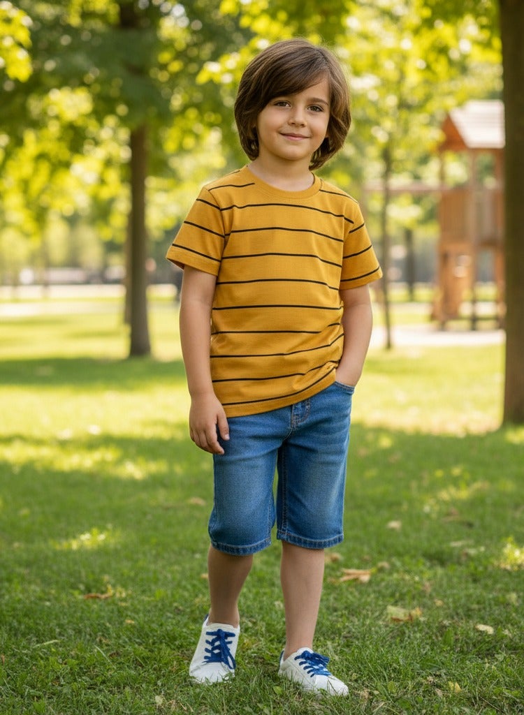 A trendy T-shirt with stylish stripes. Short-sleeved crew neck T-shirt - Image 2