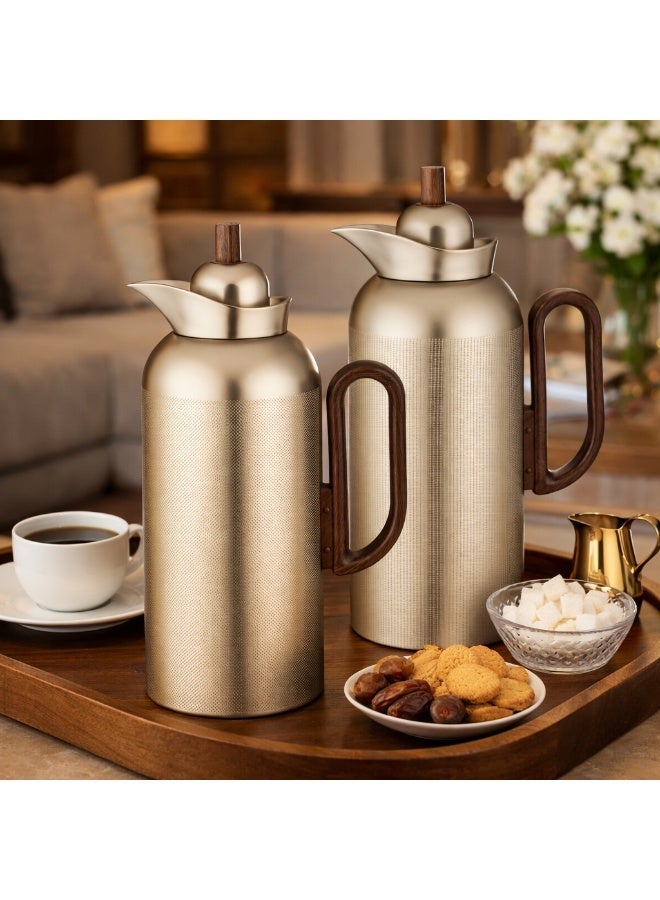 السيف  طقم ترامس فاخر – ترمس شاي 1 لتر و ترمس قهوة 750 مل بتصميم أنيق ومقبض خشبي - Image 1