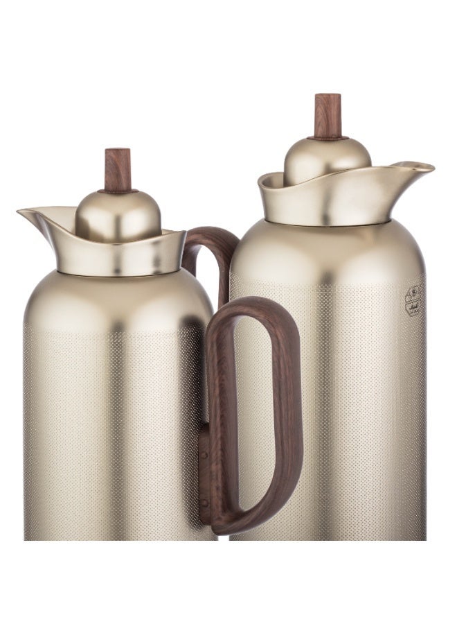 السيف  طقم ترامس فاخر – ترمس شاي 1 لتر و ترمس قهوة 750 مل بتصميم أنيق ومقبض خشبي - Image 3
